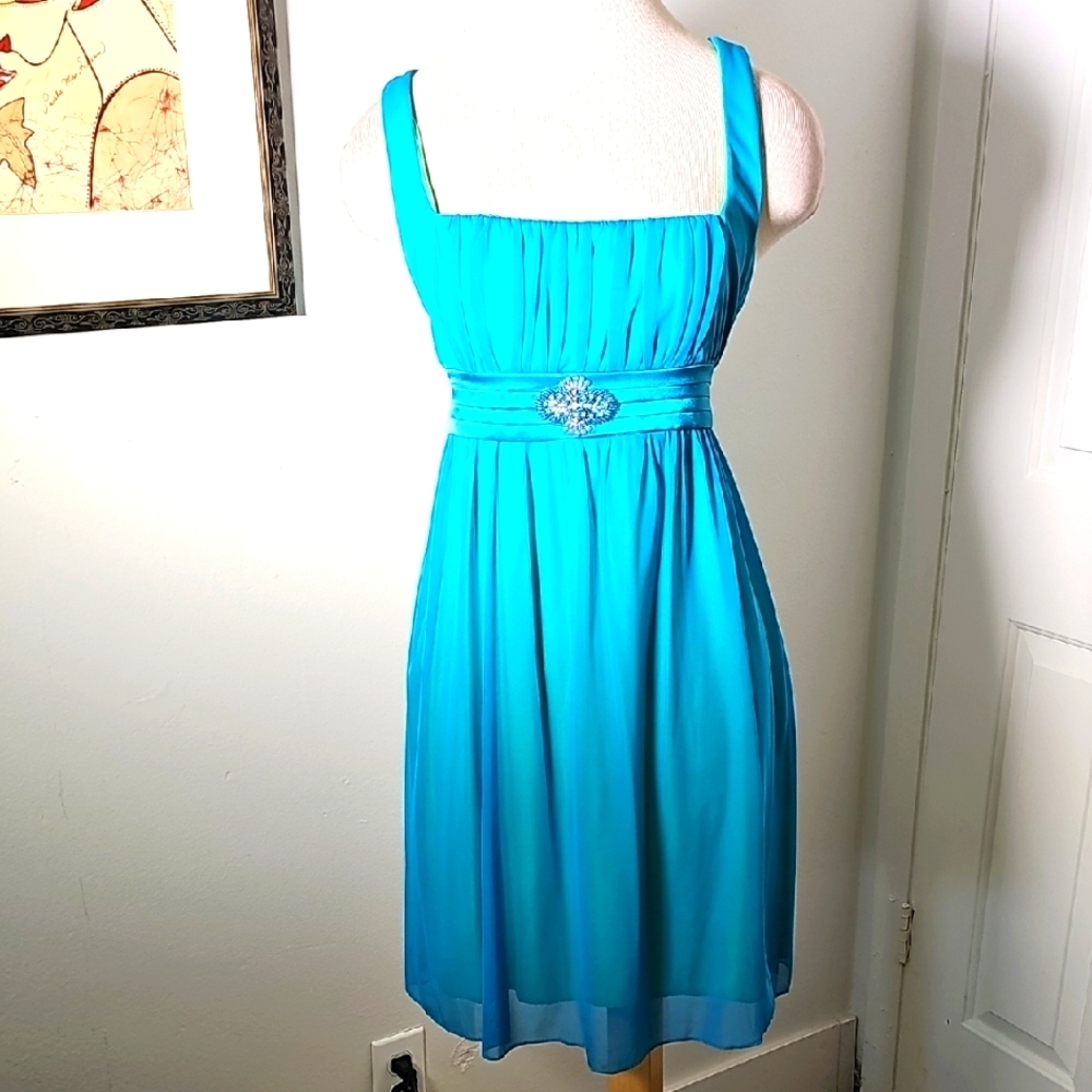 Elegant Blue Sleeveless Chiffon,β Babydoll Dress With Reinstones. Size Girls Lg